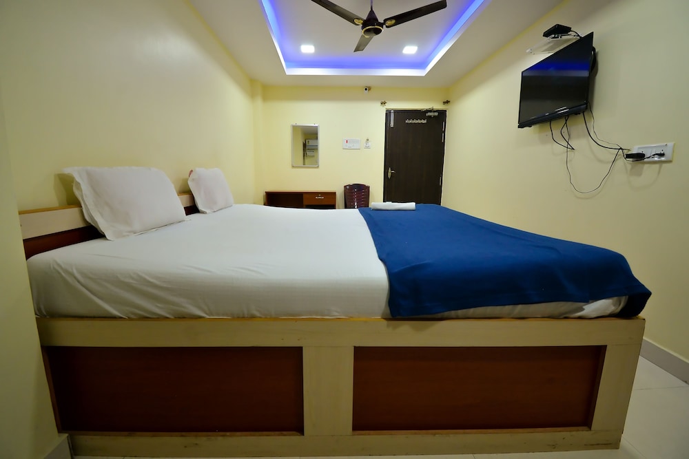 Deluxe Room - Photo 6