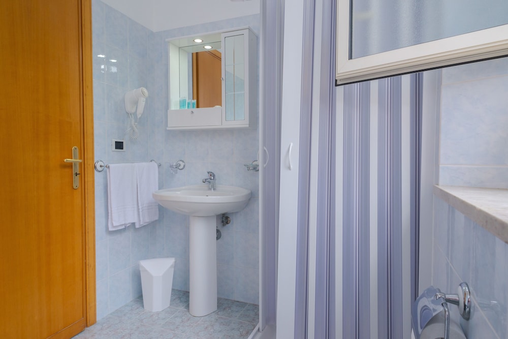 Double Room, Ensuite, Sea View - Photo 16