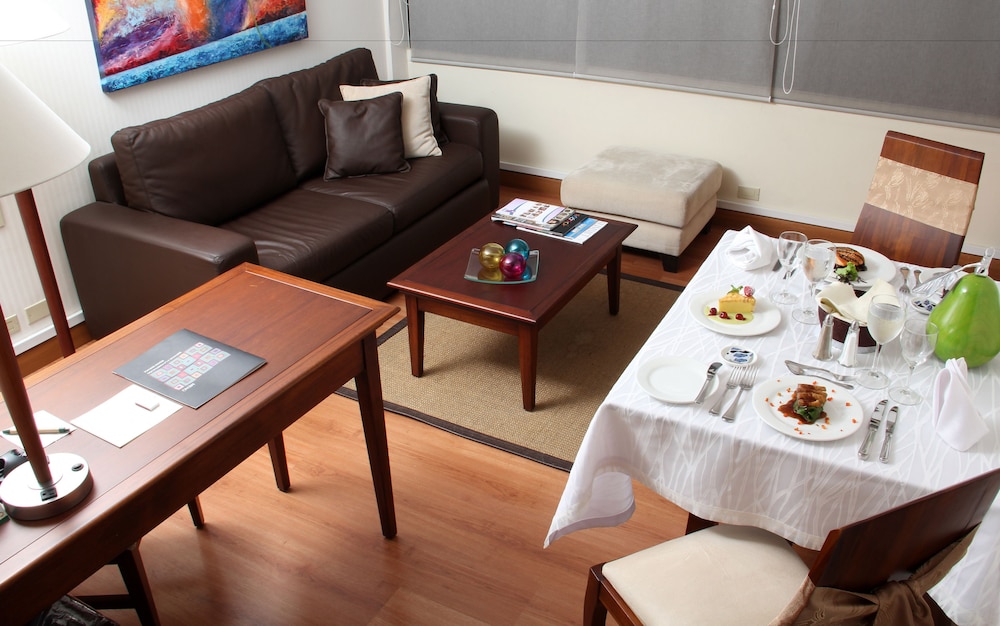 Business Suite, 1 King Bed with Sofa bed, Balcony - Photo 2
