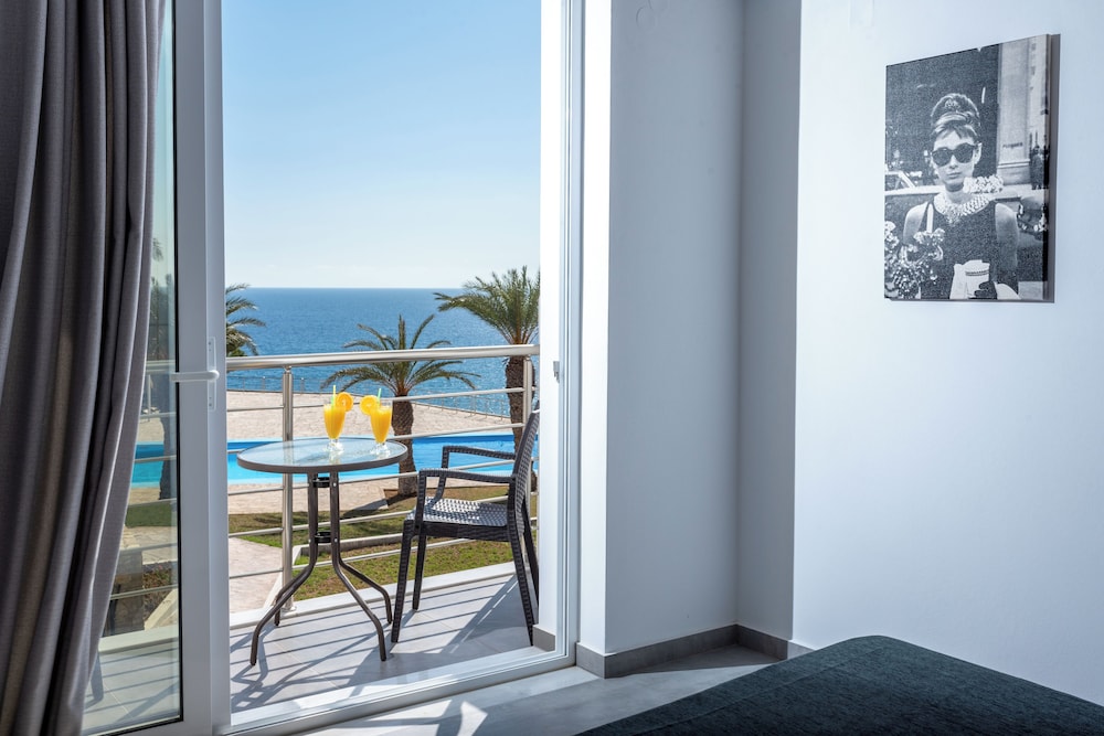 Superior Room, Sea View - Photo 9