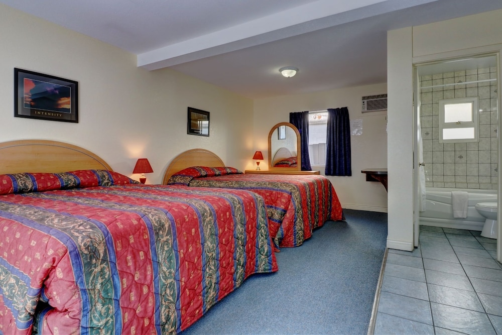 Standard Suite, 2 Queen Beds photo 1