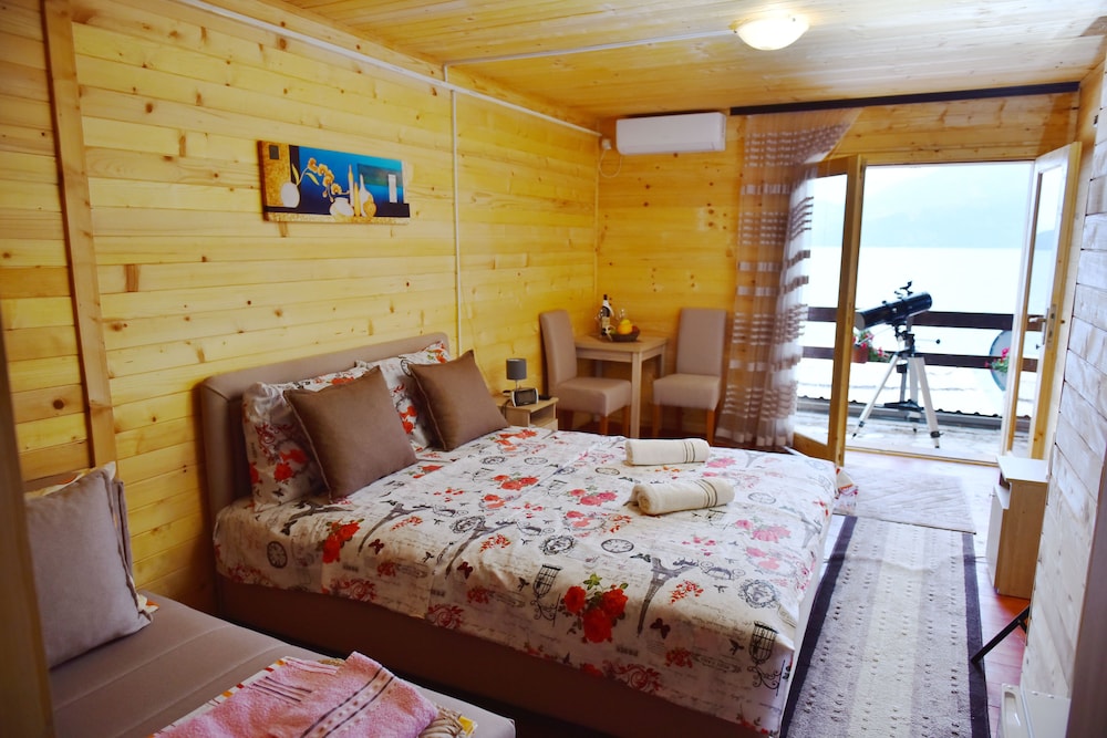 Apartment (Saska)