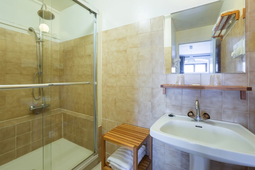 Twin Room - Photo 7