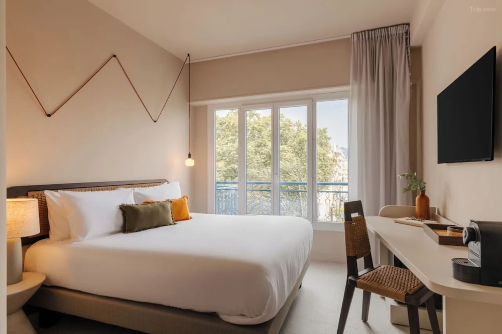 Double Room, 1 King Bed, Balcony, Sea View