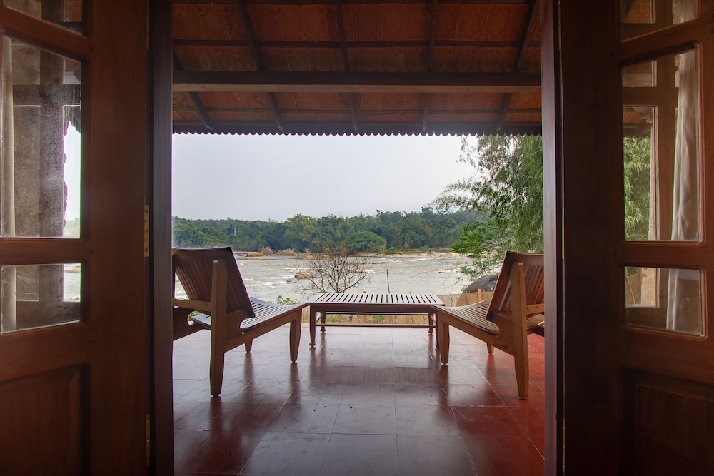 The Grand View River Side Cottage photo 2
