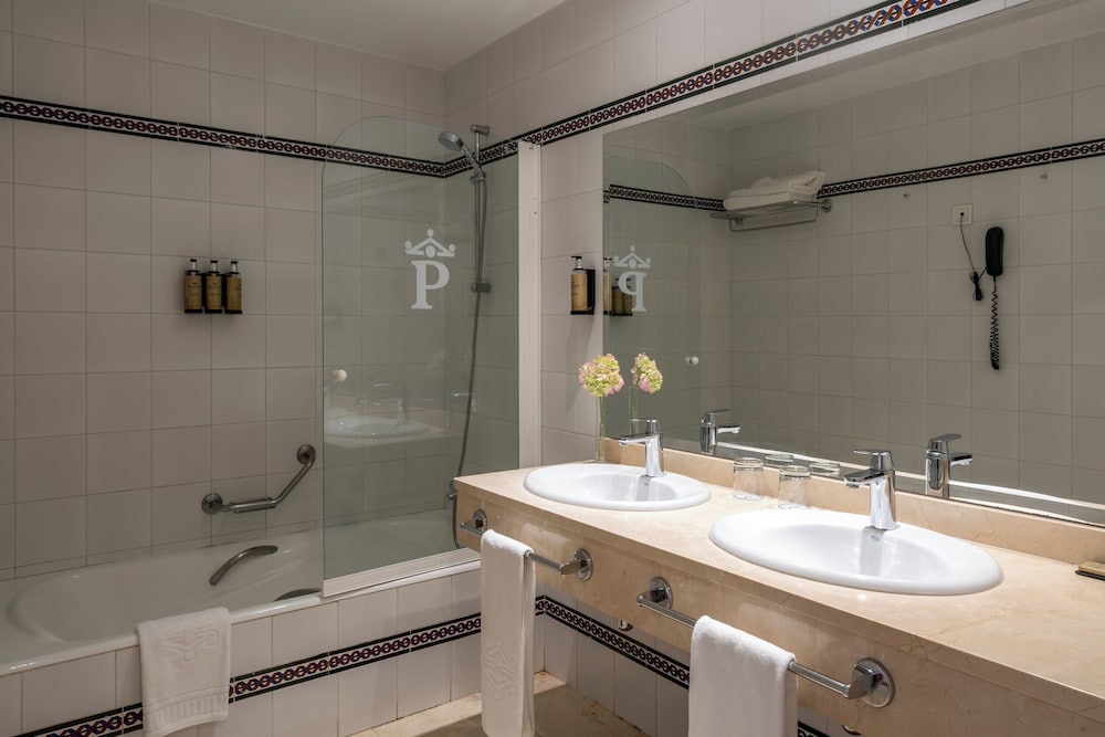 Standard Twin Room (2 Adults and 1 Child) photo 2