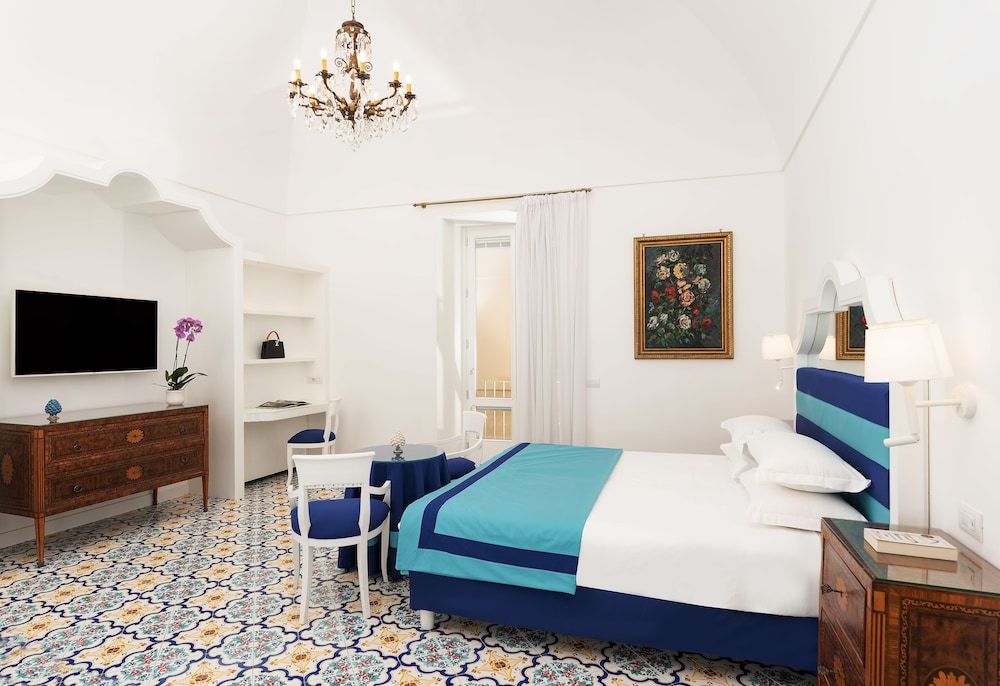 Deluxe Room, 1 King Bed, Poolside