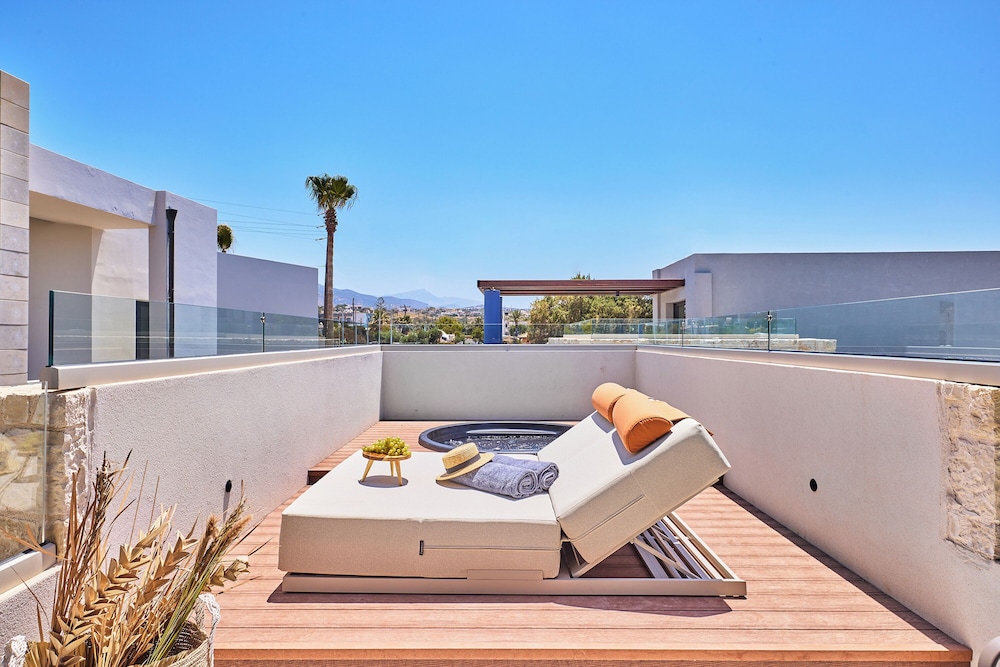 Deluxe Room Roof Top - Heated Hydro Tub - Photo 3