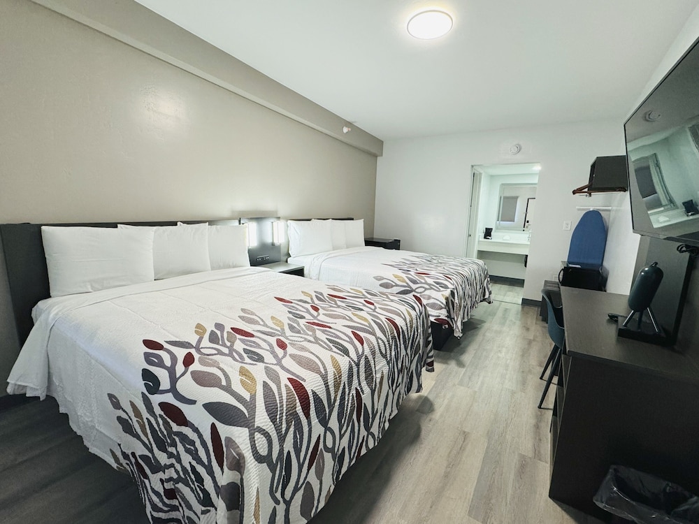 Superior Room, 2 Queen Beds, Non Smoking photo 1