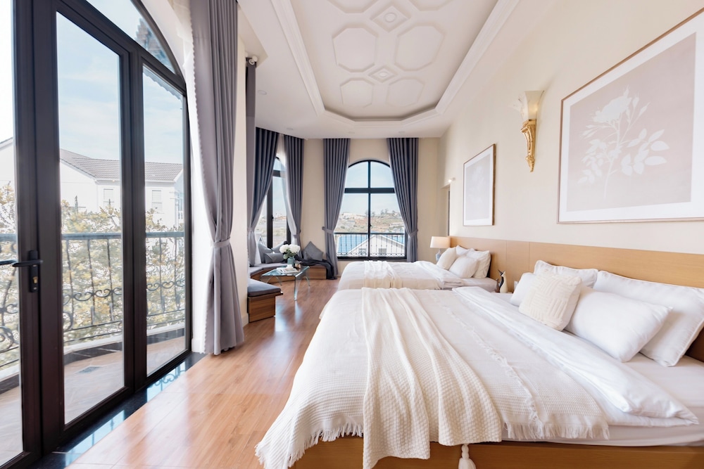 Deluxe Quadruple Room, Balcony