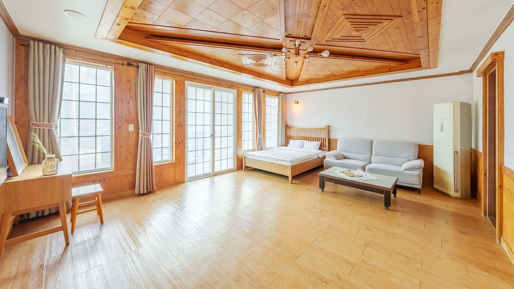 Basic Room, 1 Bedroom (room 202(No Pet))