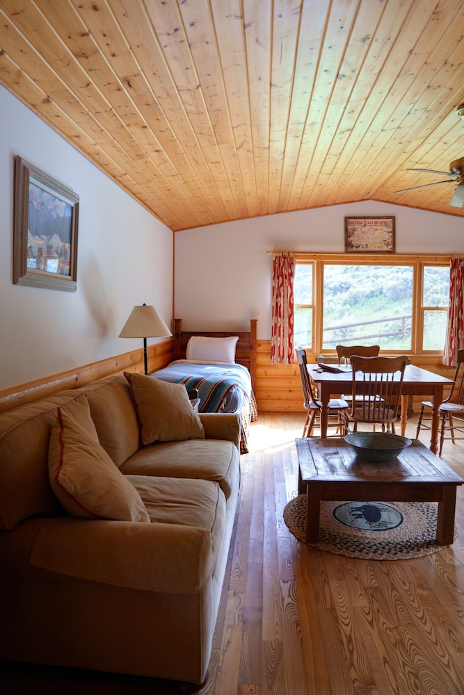 Family Cabin photo 3