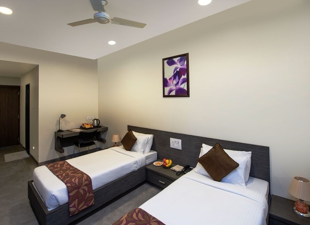 Deluxe Double Or Twin Room, 1 Double Bed, City View photo 3