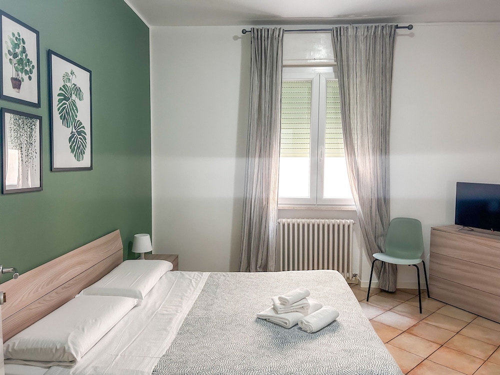 Standard Double Room, 1 Queen Bed (Shared Bathroom)