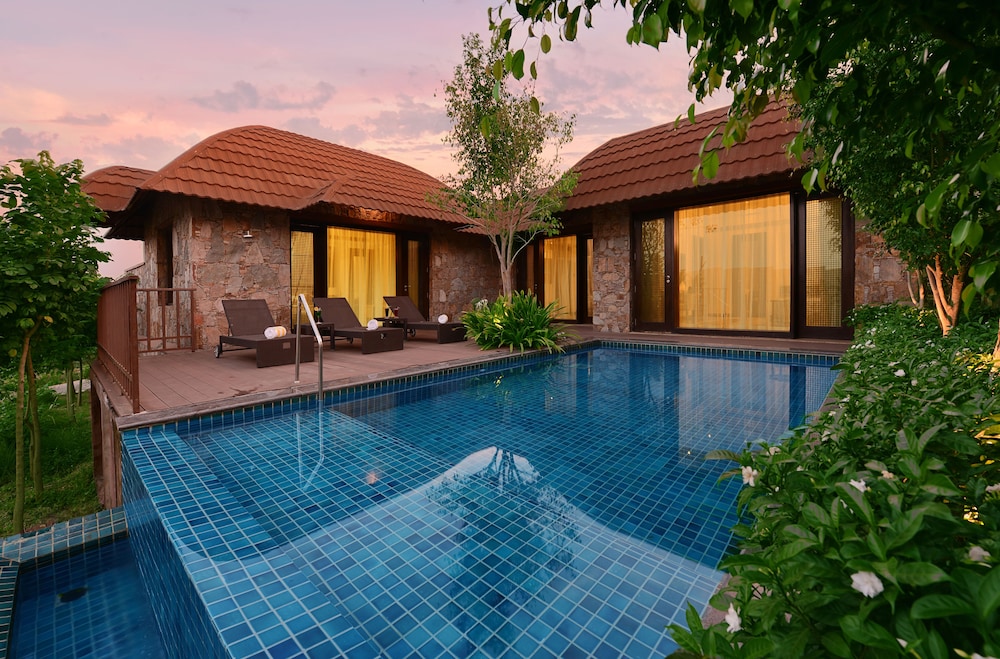 Presidential Villa, 3 Bedrooms, Mountain View, Garden Area photo 2