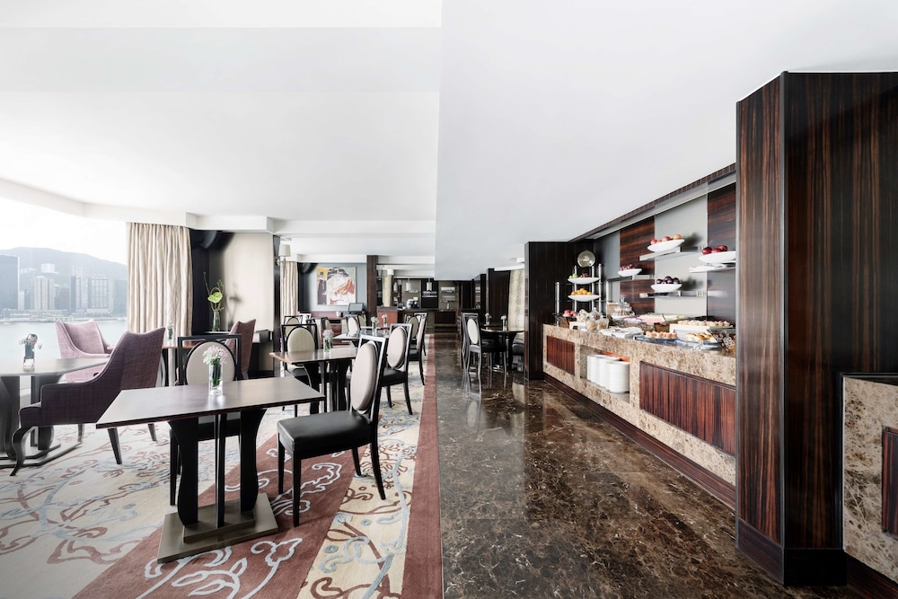 Horizon Club Deluxe Side Harbour View King Room with Club Lounge Access thumbnail 5