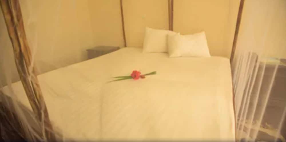Room, 1 King Bed, Lake View (Zebra)