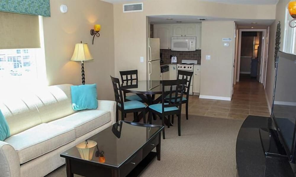 Apartment, 1 King Bed, Partial Ocean View - Photo 3