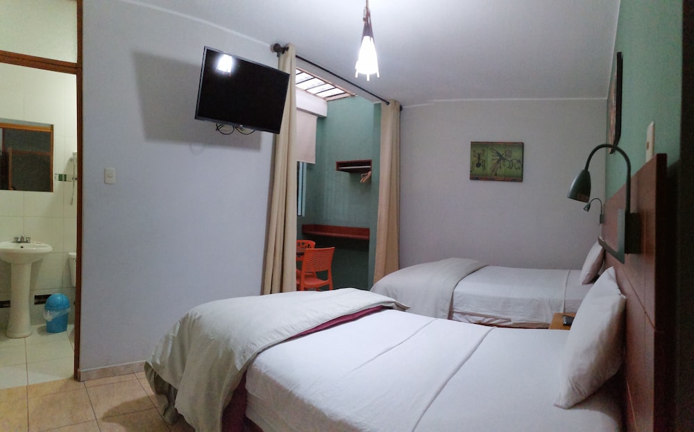 Economy Twin Room photo 2