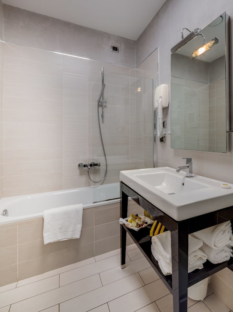 Economy Double or Twin Room - Photo 4