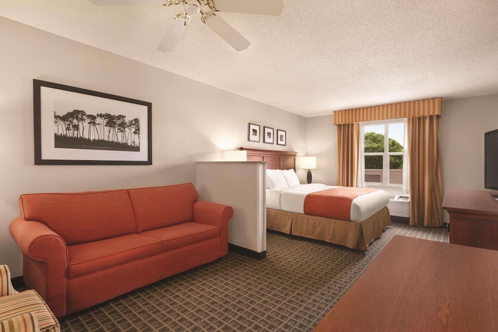 King Room, Studio Suite, 1 King Bed, Non Smoking, photo 6