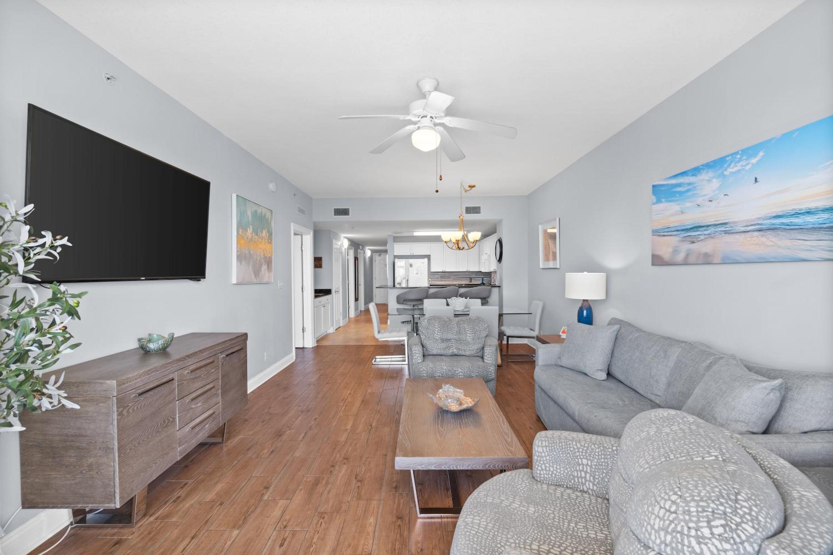Three-Bedroom Apartment 2208W with Sea View