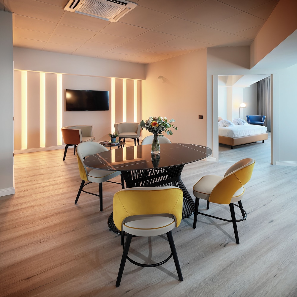 Suite, Hill View - Photo 1