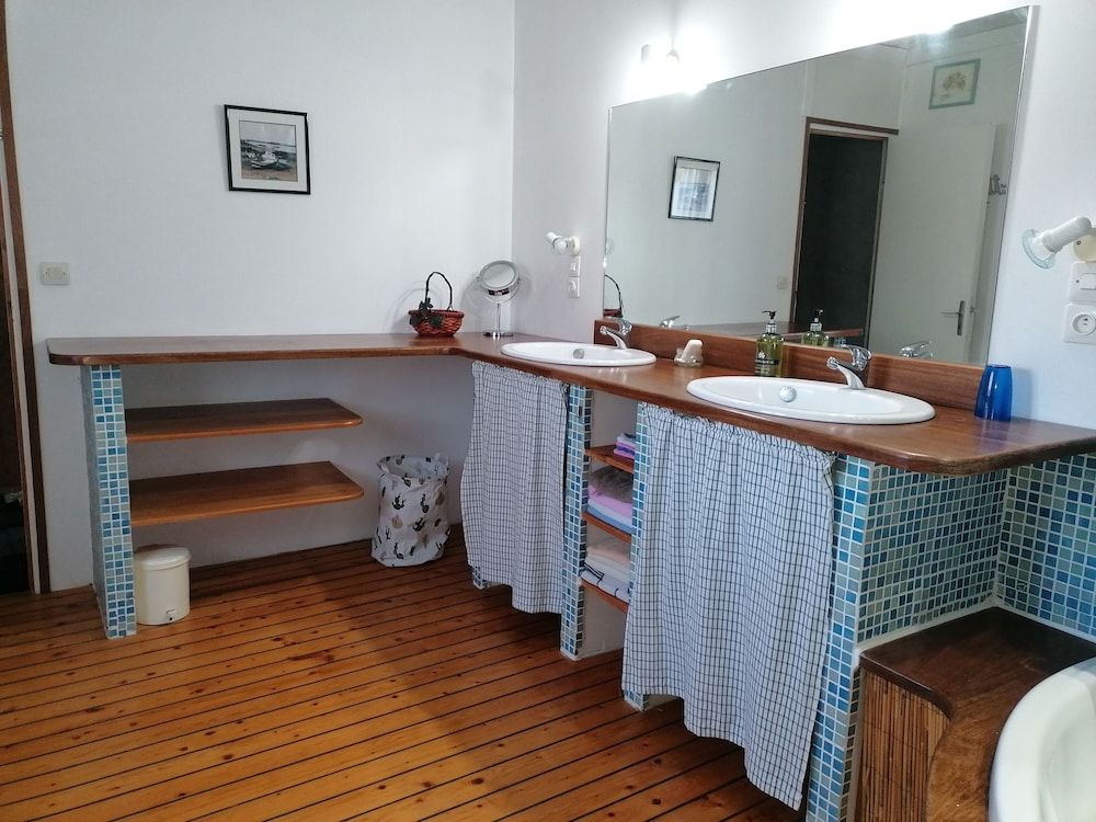 Comfort Cottage, 2 Bedrooms photo 2
