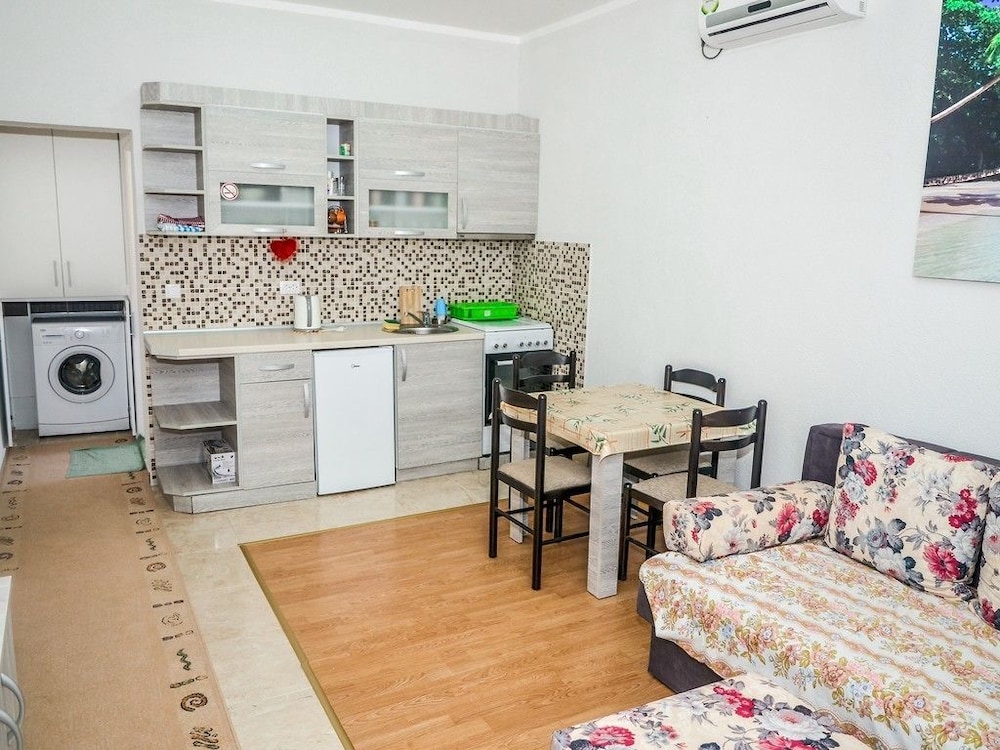Apartment, 2 Bedrooms, Balcony - Photo 5