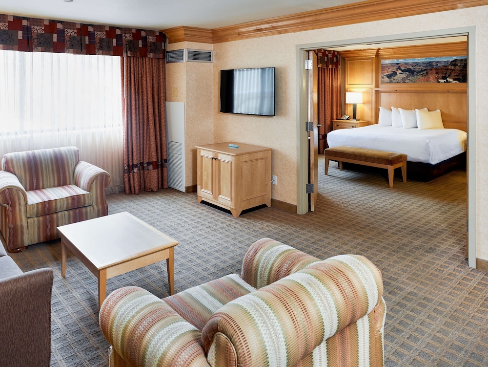 Suite, 1 King Bed, Non Smoking, Jetted Tub (With Sofabed) photo 2