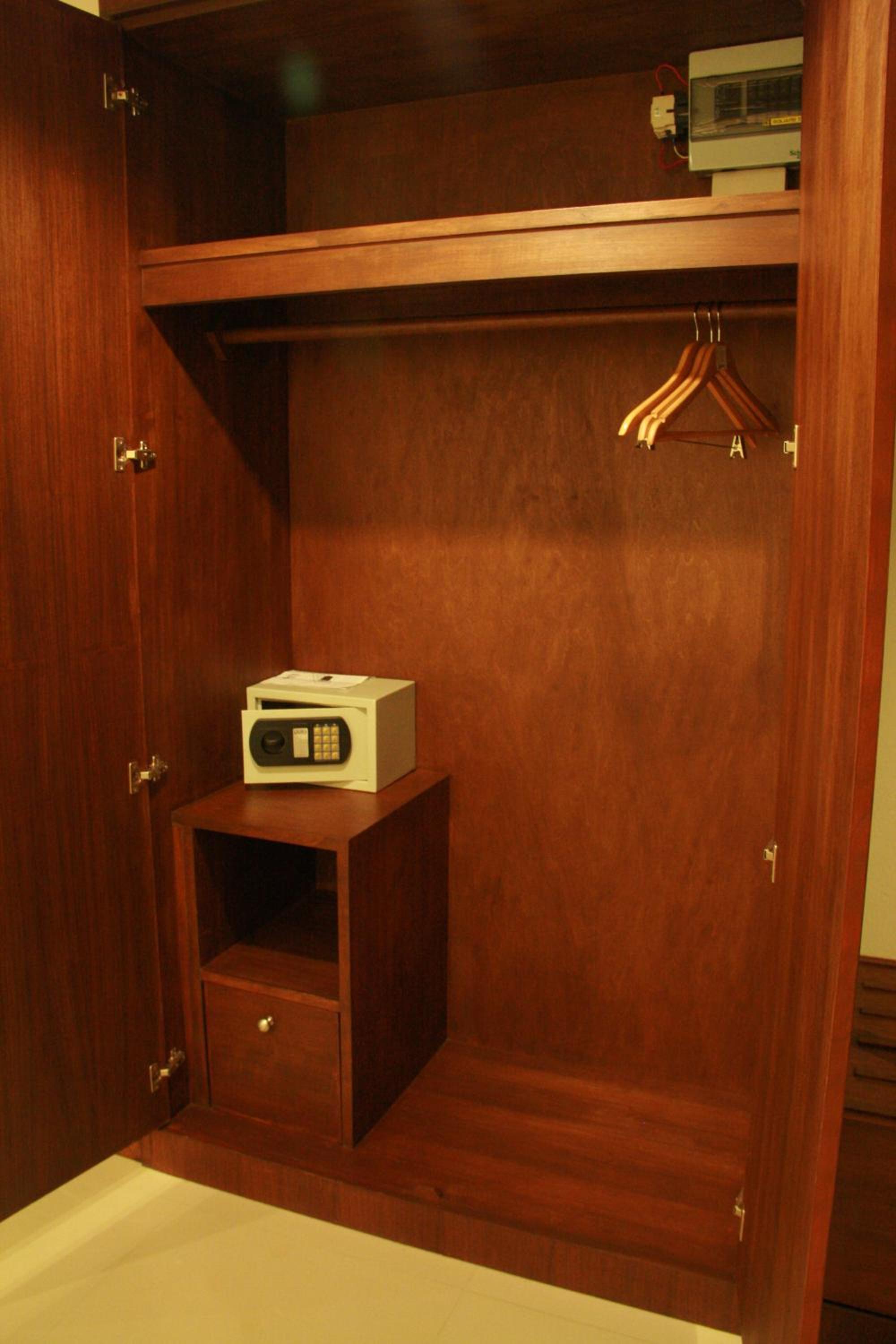 Family Room (4 Adults) - Photo 1