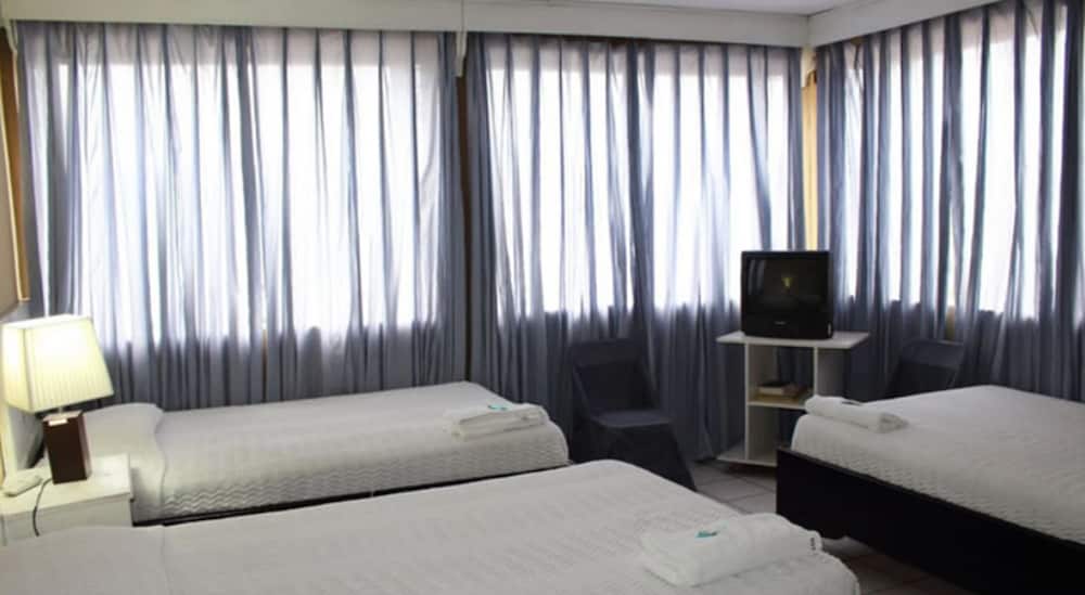 Classic Triple Room, 3 Twin Beds, Non Smoking photo 1