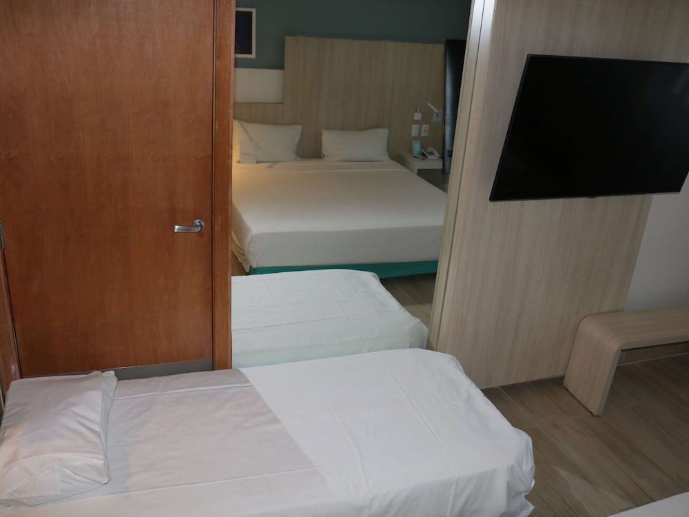 Superior Room, 1 Double Bed, Accessible (Accessible) - Photo 7