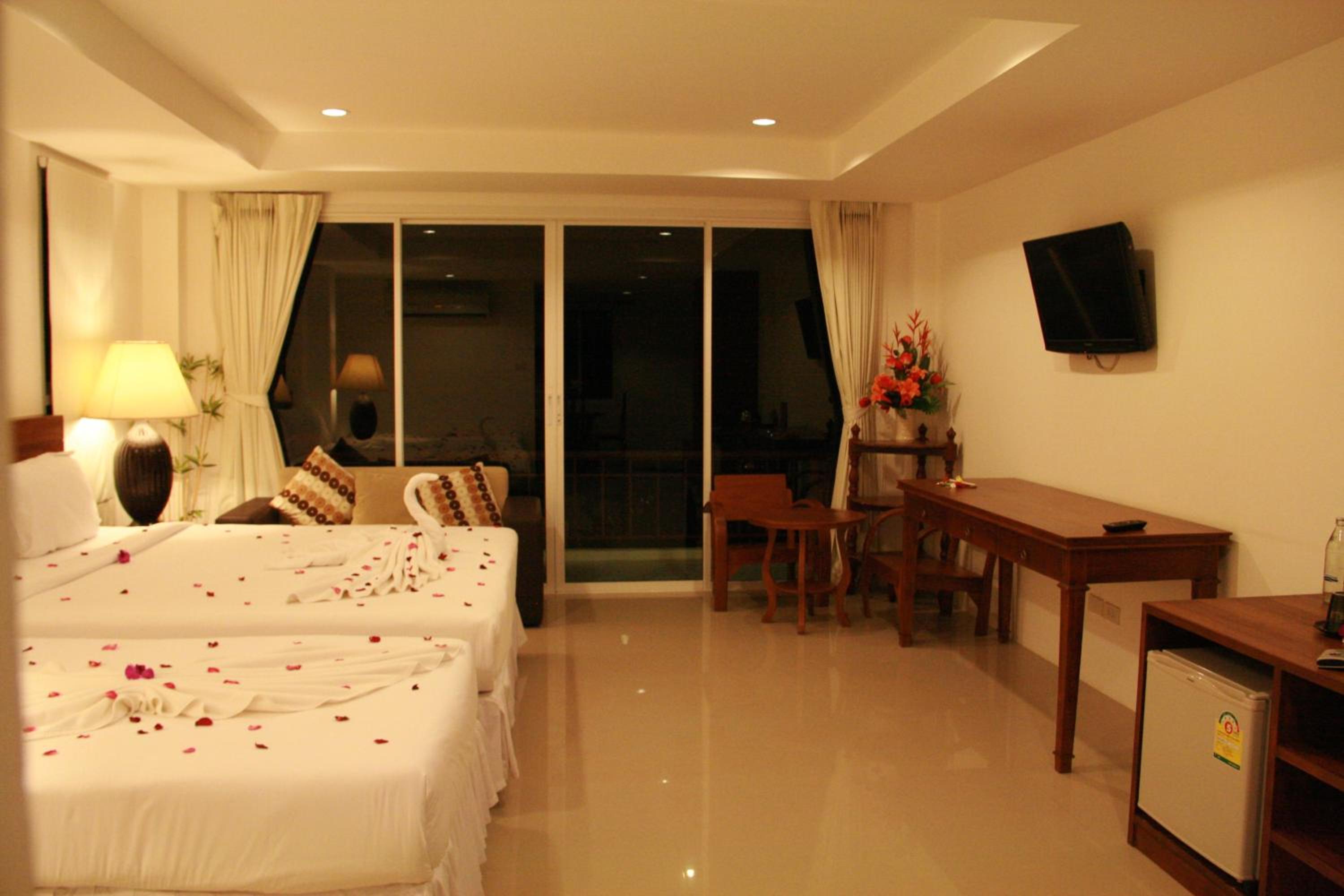 Family Room (4 Adults) - Photo 3