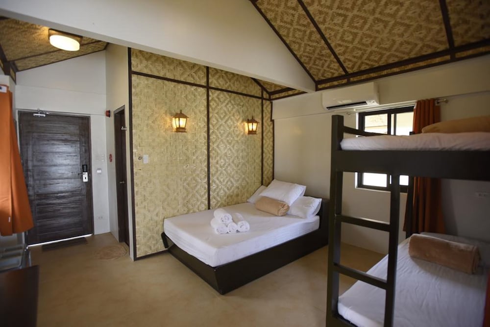 Deluxe Nipa Hut photo 2