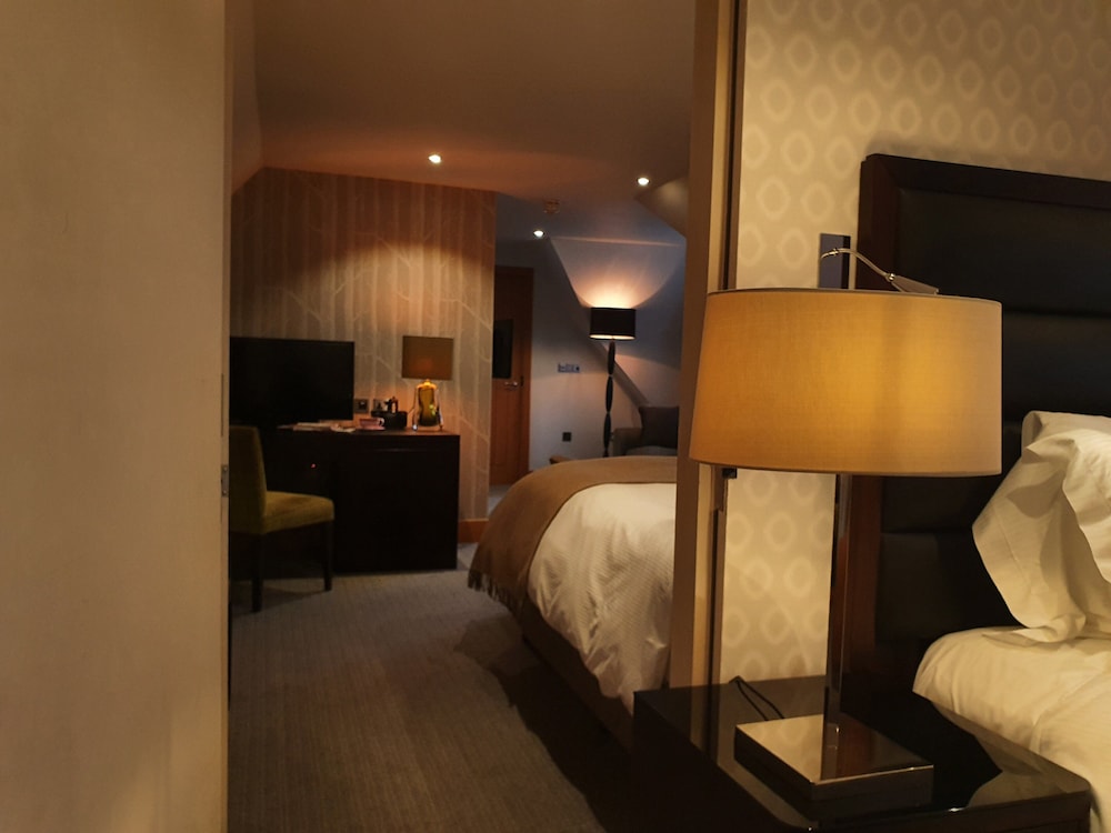 Luxury King Room - Photo 9