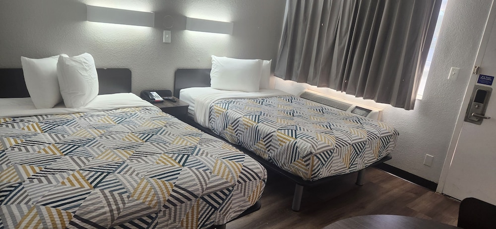 Standard Room, 2 Double Beds, Non Smoking - Photo 1