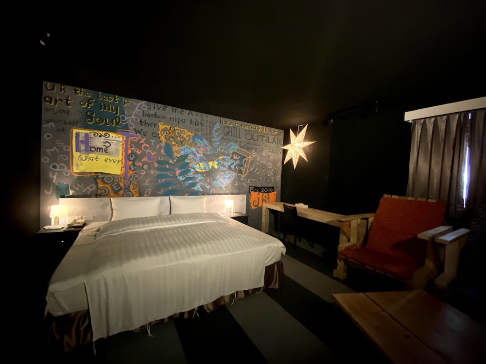 Signature Double Room, 1 King Bed photo 2