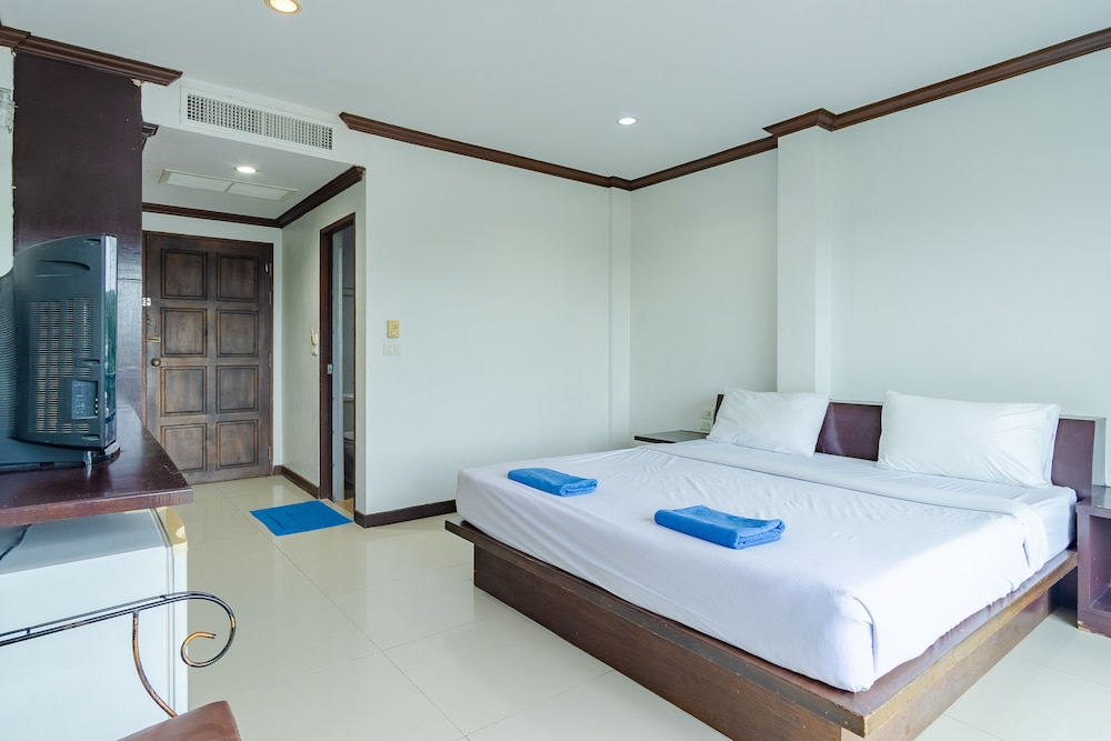 Standard Double Room - Photo 10
