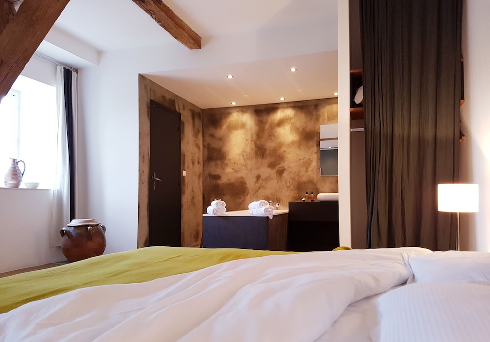 Executive Double Room, Garden View (St Andoche)