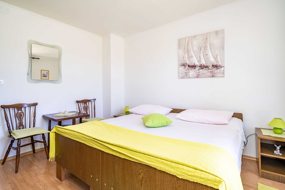 Apartment (Three Bedroom Apartment) - Photo 1