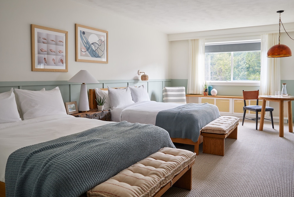 Premium Two Queen Room - Photo 1