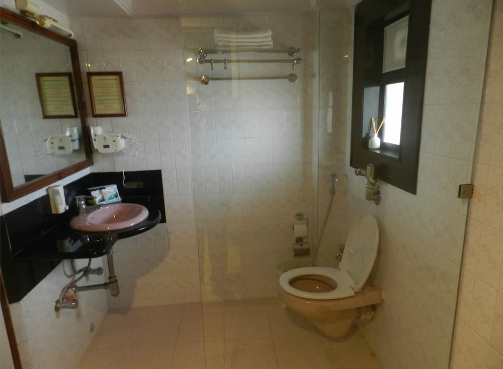 Deluxe Room - Photo 10