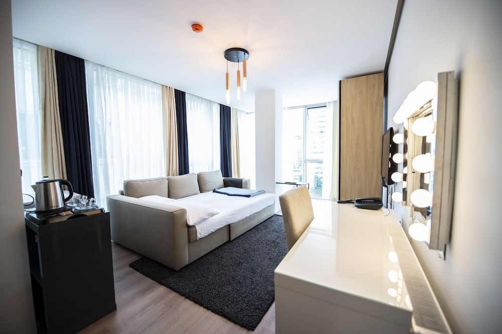 Deluxe Double Room, 1 King Bed photo 3