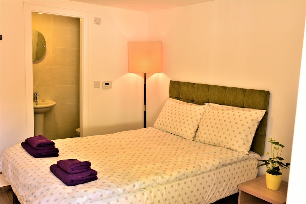 Double or Twin Room, Ensuite photo 3