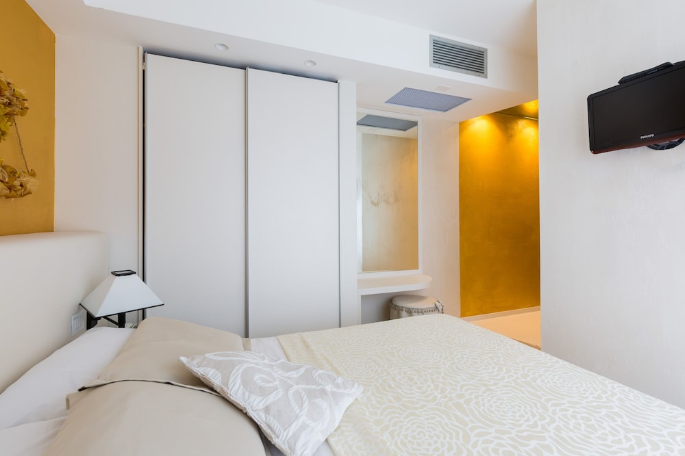 Exclusive Triple Room photo 2