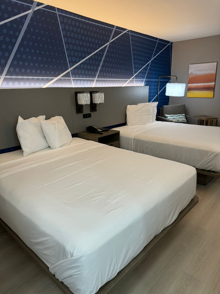 Standard Room, 2 Queen Beds, Non Smoking - Photo 20