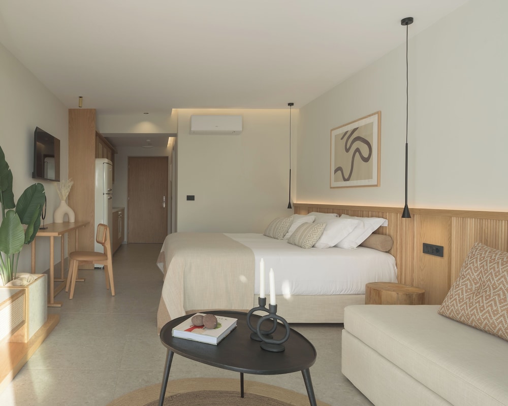 Deluxe Suite with Hot Tub