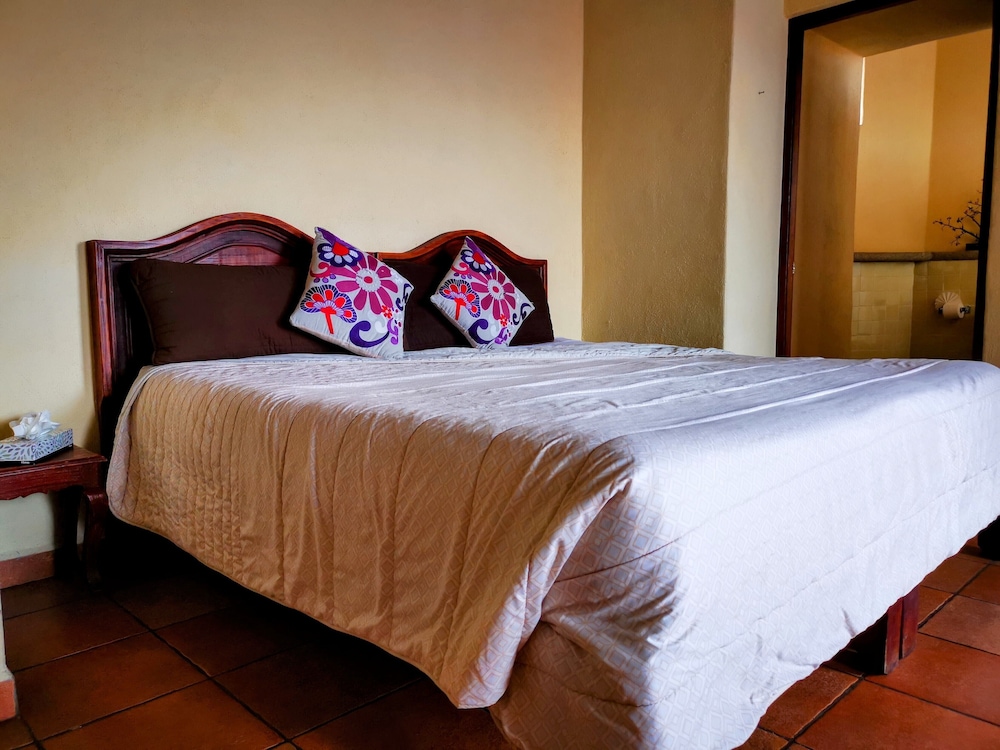 Standard Room, 1 King Bed, Non Smoking (Leonidas) photo 1