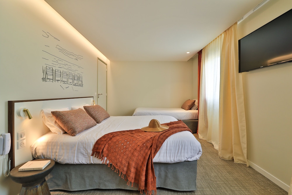 Superior Quadruple Room - Photo 9